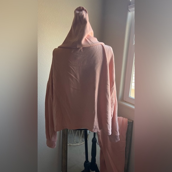 Sweatshirt - Picture 2 of 5